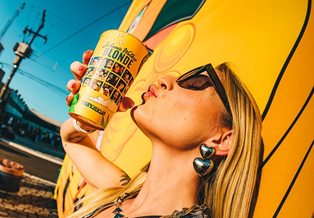 Case Copolândia — Tropicadelia: copos vibrantes